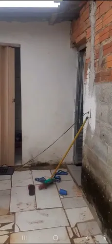 Vende-se uma casa