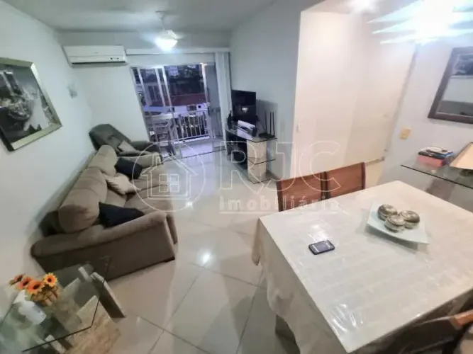Apartamento a venda com 78m,  varanda, sala 2 quartos e vaga na escritura