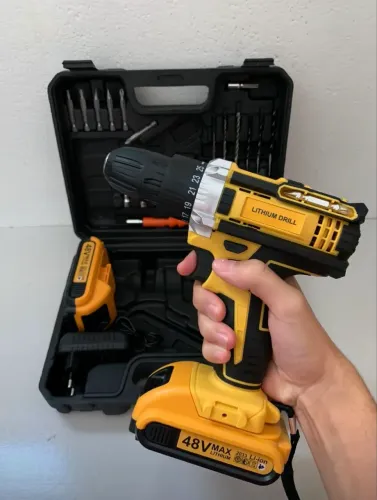 parafusadeira furadeira 48V 2 baterias com maleta e acessórios completos.