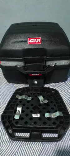 Baú give 28 litros zerado.