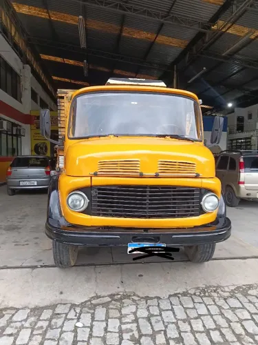 Caminhão Mercedes benz 2013 motor novo .