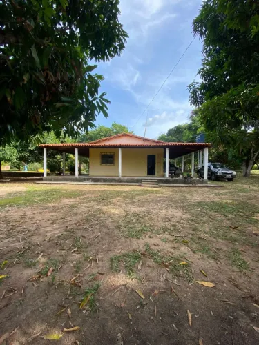Vendo sitio com piscina