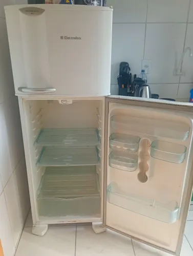 Geladeira Eletrolux 2 portas - Funcionando perfeitamente 