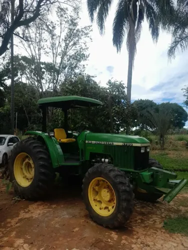 Trator John Deere 5700