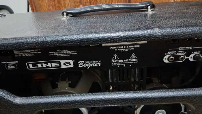 Amplificador valvulado SpidervValve 212 com pedaleira line6