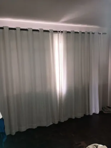 Vendo cortina linho, forro e varão. 4 metros