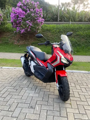 Honda Adv 150 Vermelha novinha 4.400 rodados