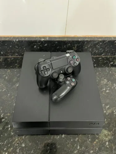 PS4 FAT novinho 2 controles 