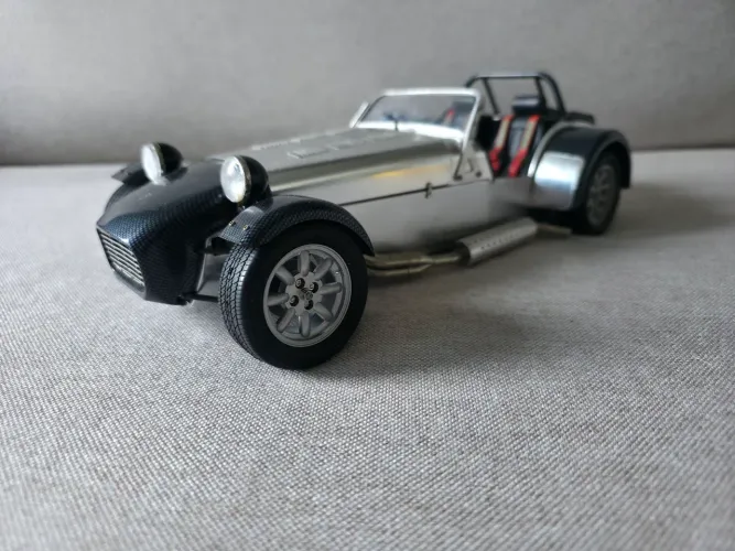 MINIATURA CARRO CATERHAM SUPER SEVEN - TAMYA (MADE IN JAPAN) -  1/12 SCALE 