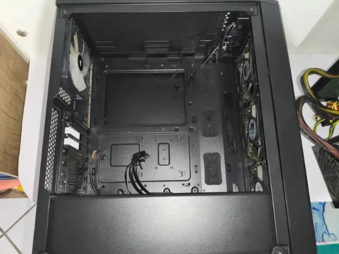 Gabinete Corsair Carbide 175R RGB 4 Coolers Vidro Temperado