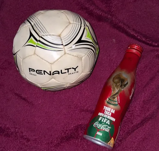 Bola e Garrafa da Coca-Cola 