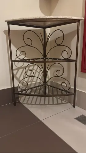 Mesa antiga em ferro e marmore travertino