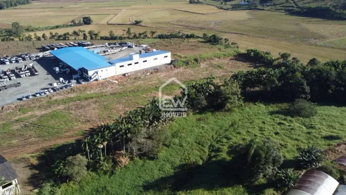 Galpão com Área Total de 20.000m² Localizado em Joinville, Divisa com Araquari, SC