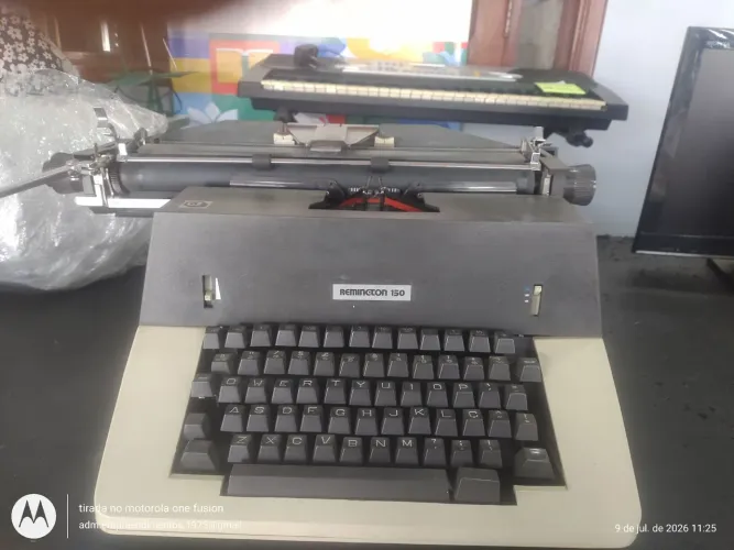 Máquina de tipografia remineton 150