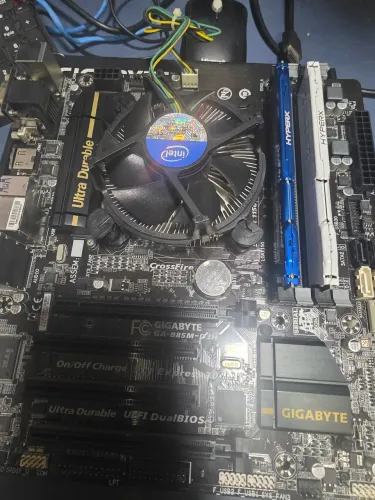 Kit Placa Placa Gigabyte GA-B85M-D3H + processador + memória