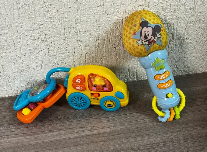 Chocalho musical + microfone Mickey 
