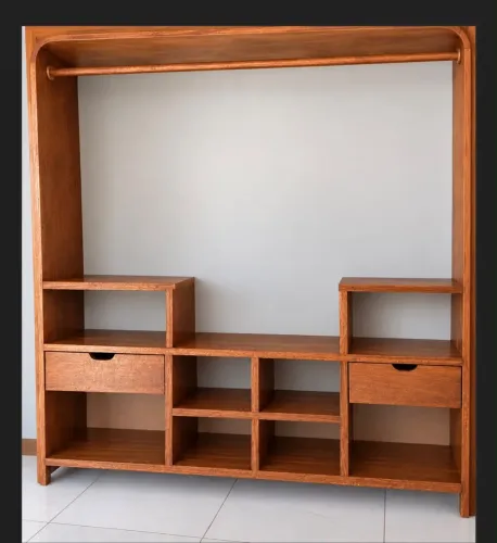 Closet em madeira maciça