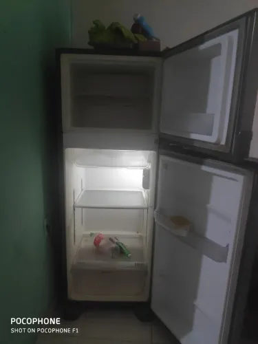 Vende-se geladeira em boas condições