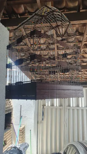 Vende uma gaiola para passaro porte grande