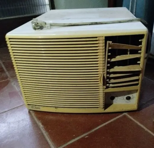 Ar condicionado de janela Elgin 8300btus quente/frio