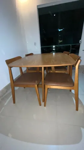 Mesa de Jantar + Cadeiras