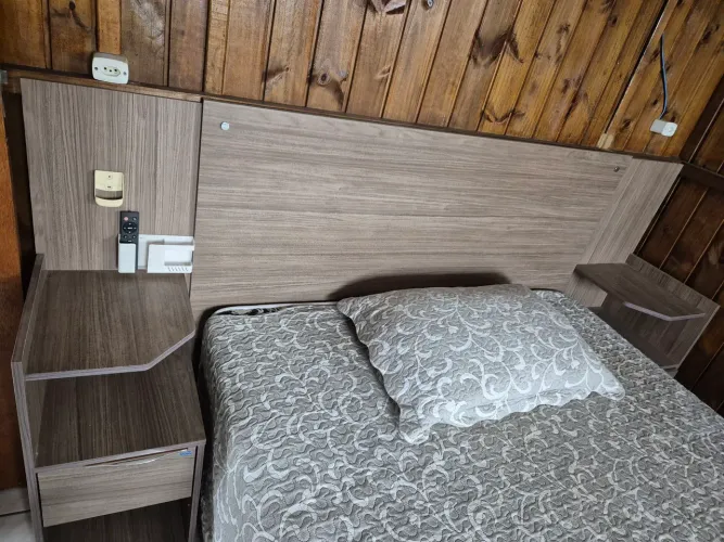 Cama conjugada casal com cabeceira