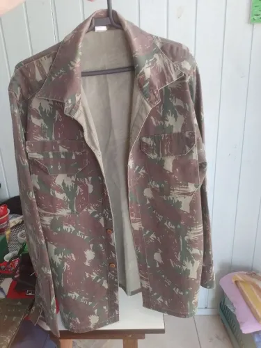 Conjunto camuflado oficial