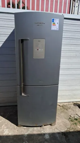 Geladeira duas portas frosfree em ótimo estado