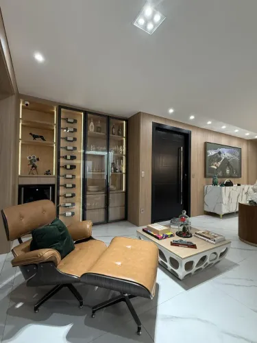 Apartamento para venda tem 174 metros quadrados com 3 quartos