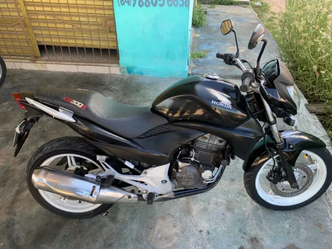 CB 300R 2014 no ponto de transferir