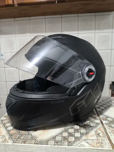 Capacete semi novo fw3