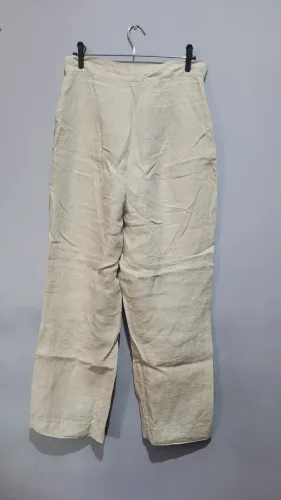 Calça de linho - Confecção de costureira com mancha e leve defeito - 42