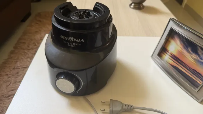 Liquidificador Britânia 1050W com copo quebrado