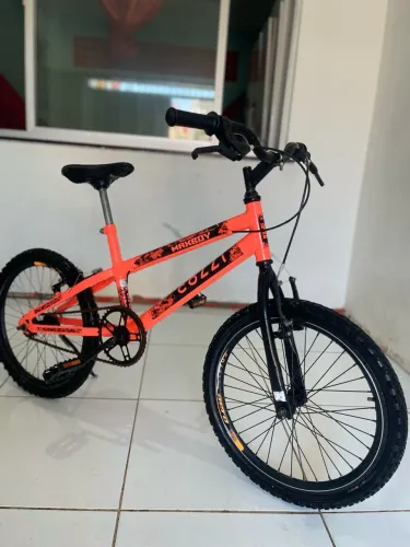 Bicicleta impecável