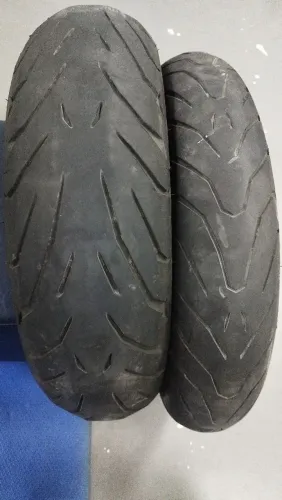 Vende-se pneus Pirelli