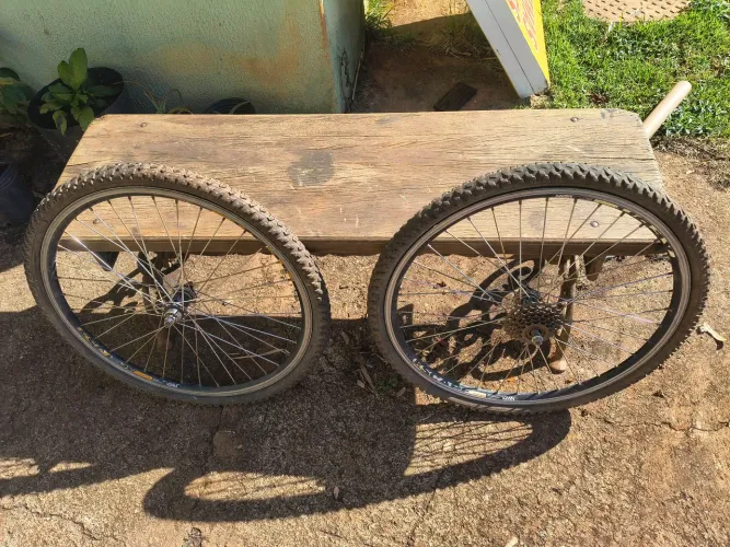 Par de Rodas Aro 26 Vzan Escape (Novas) com Pneus e Catracha