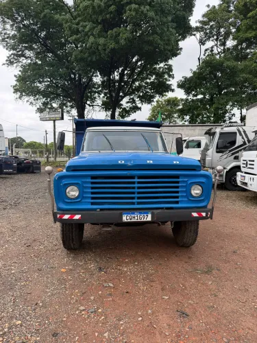 Caminhão Ford F 7000 caçamba basculante 