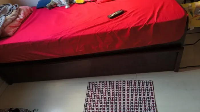 Cama de madeira com gavetão