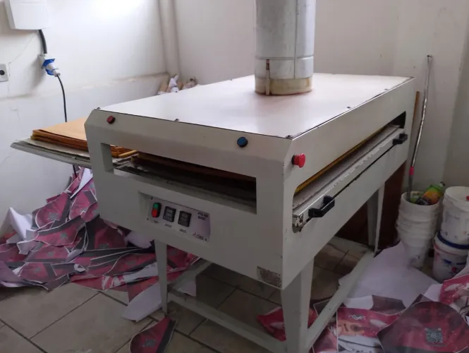 Prensa pneumática + mesa + compressor