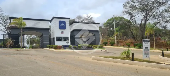 LOTE DE 1000 M² NO COND. VERSAILLES VILLE DE FRANCE codigo: 350093