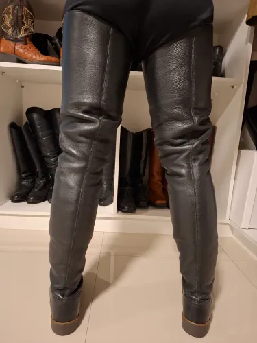 Bota cano extra longo em couro legitimo feito sob medida 