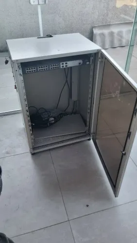 Rack / Servidor (CFTV, REDE, TELECOM) 19? - Excelente Estado