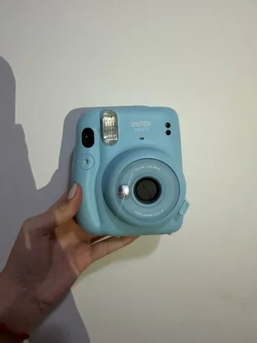 Fujifilm Instax Mini 11 Azul + capa com alça