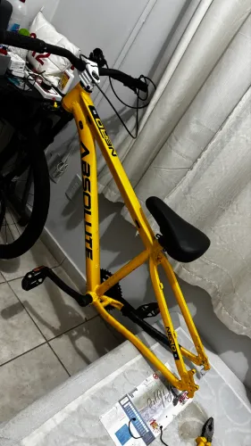 Bike absolute , quadro TAM 15 amarelo