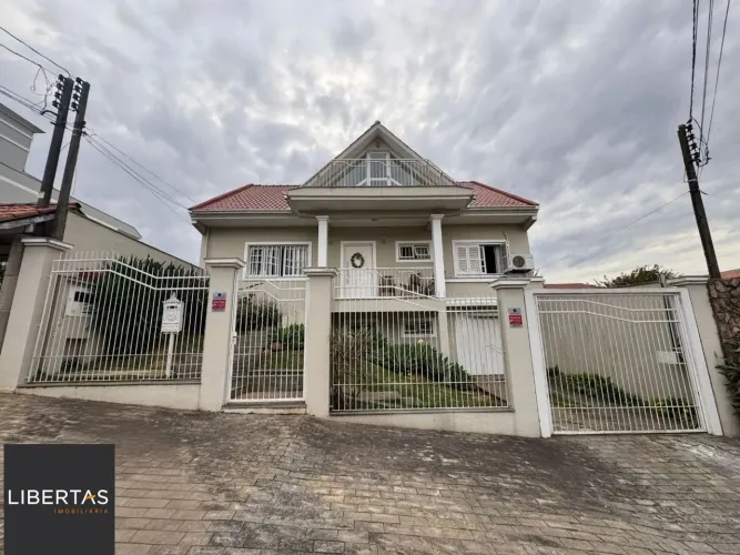 Casa de 280 metros quadrados, 3 Quartos e 2 vagas em Canoas.