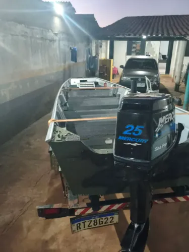 Vendo barco 5.50 real todo documentado na marinha 