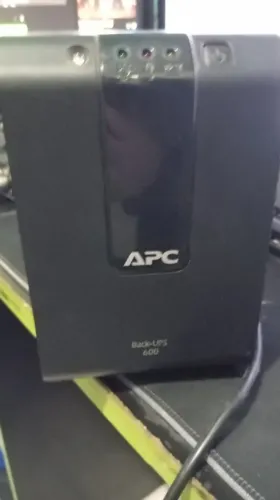 Nobreak APC Back-UPS 600VA / 300W - Pouquíssimo uso