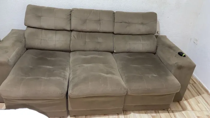 Móveis usados com marca de uso mais tudo conservado
