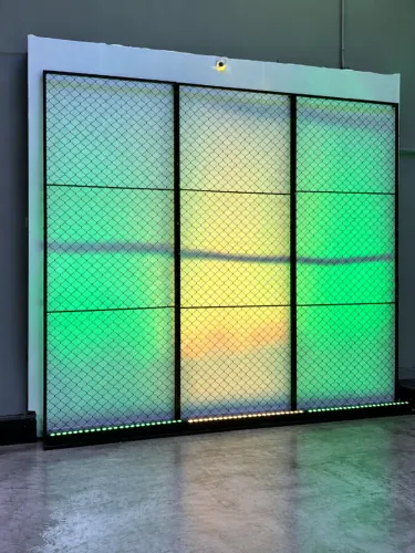 Painel em tela metal
