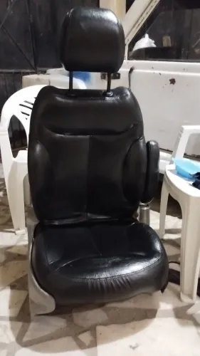Banco em couro legítimo